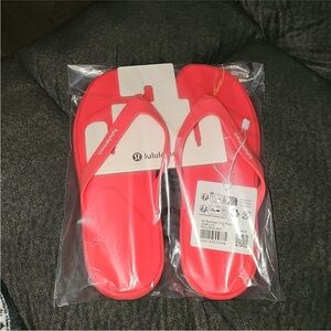 Lululemon Nwts W Restfeel Flip Flop Sz 7 RDGL/WHT
